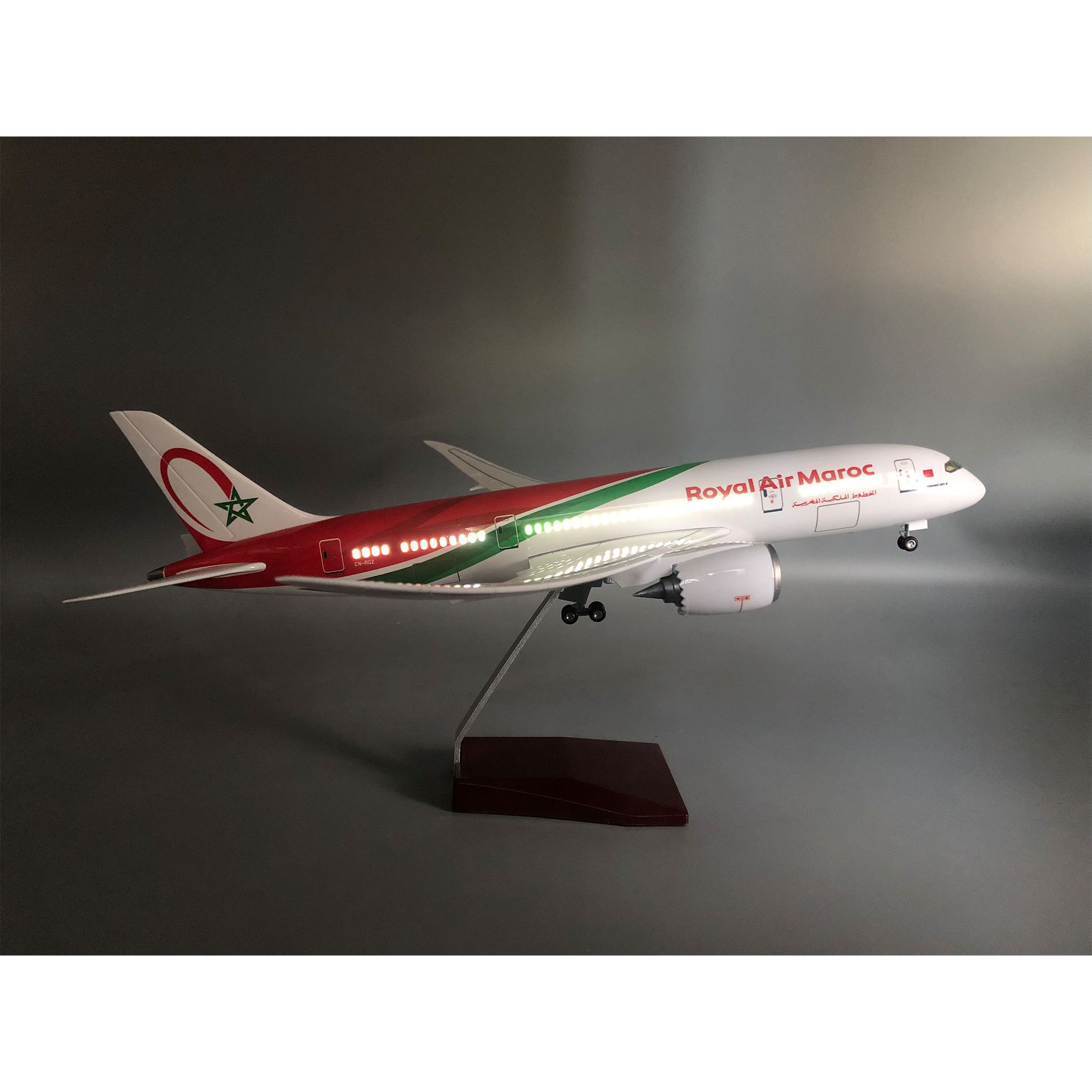 Modelo de Avión Royal Air Maro - Office Technology reseña y precio
